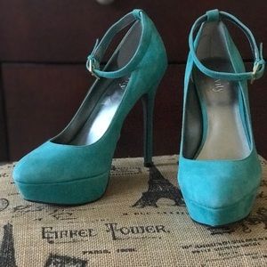 Suede Turquoise Levity heels size 6 1/2